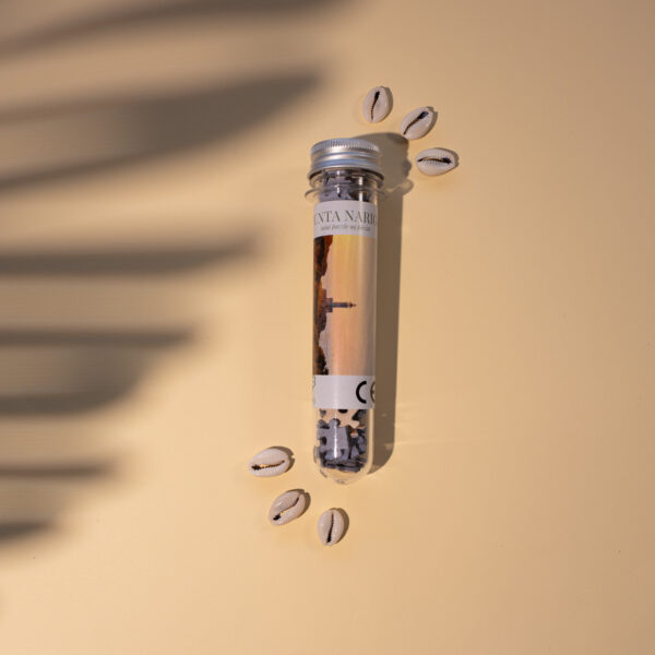 Mini puzzle “Faro de Punta Nariga” – La belleza gallega en cada pieza - Imagen 2